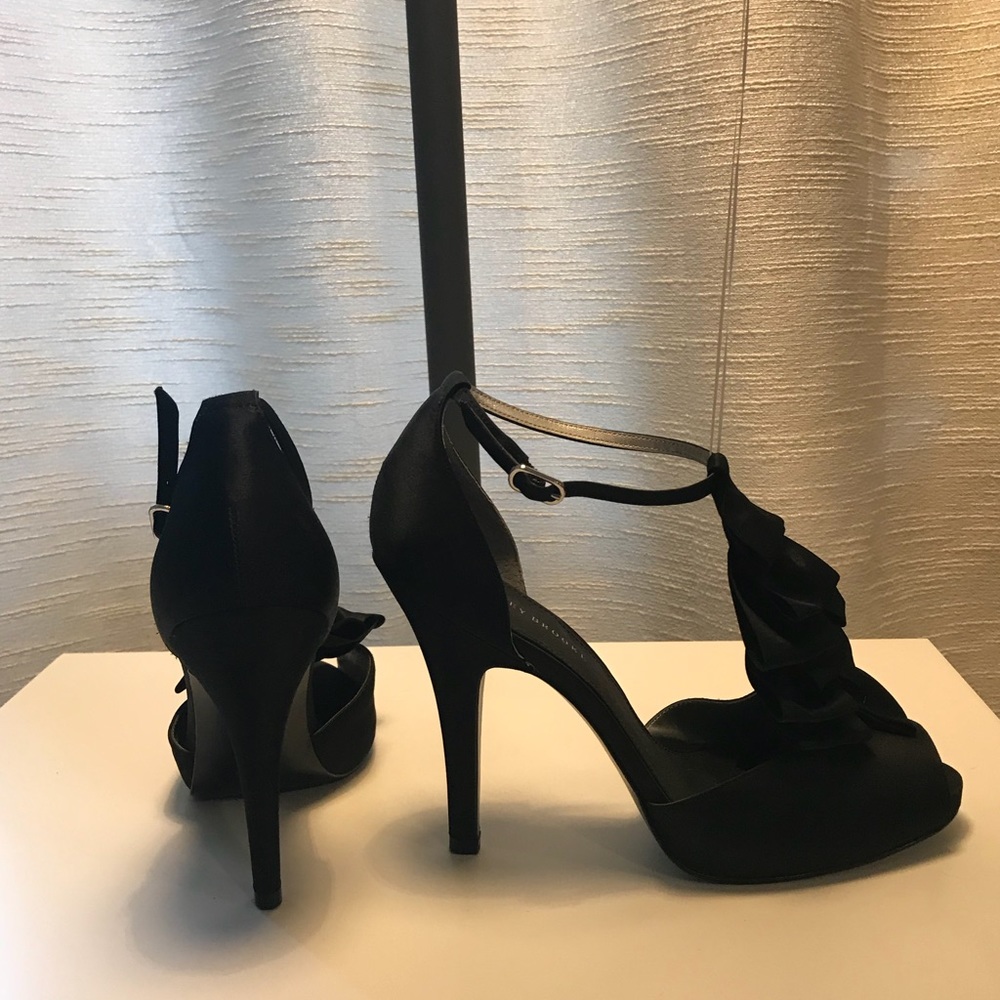 Black Ruffle Heels - Size 8